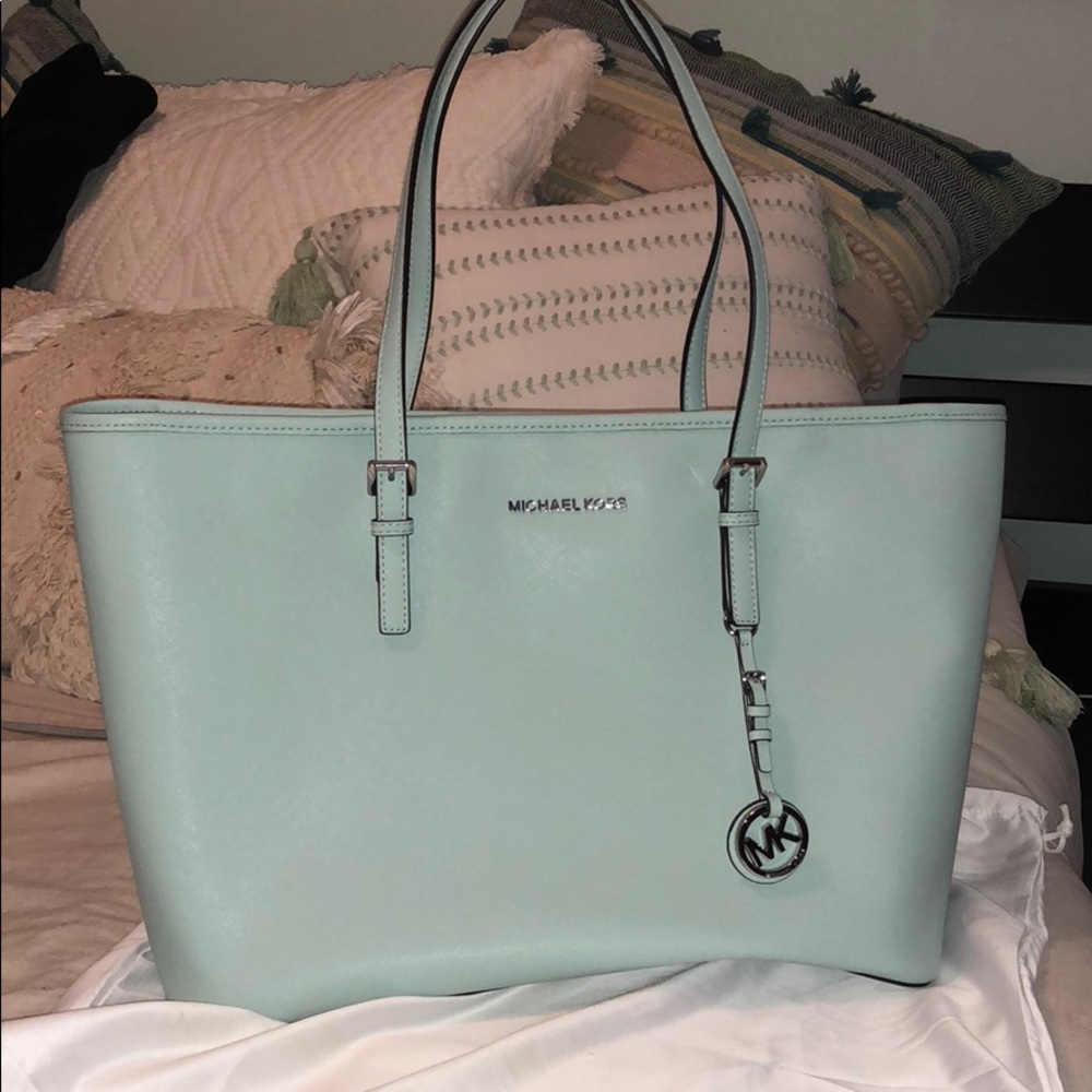 Michael kors jet set tote with laptop compartment